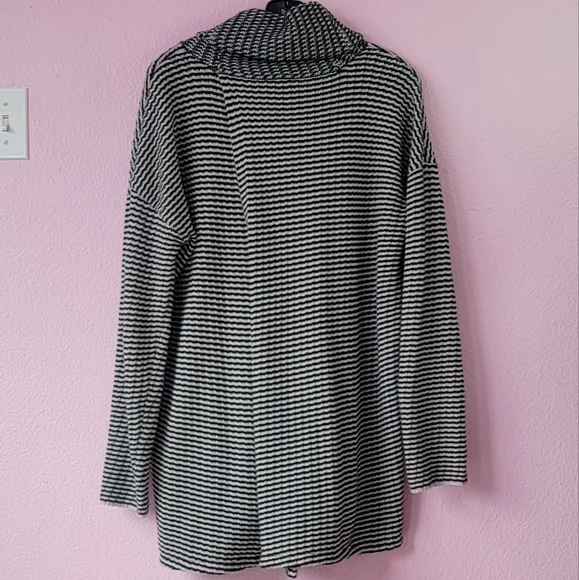 Cabi Fergie Chunky Split Hem Cowl Neck Wrap Sweater In Black White/Size M. - Picture 2 of 10